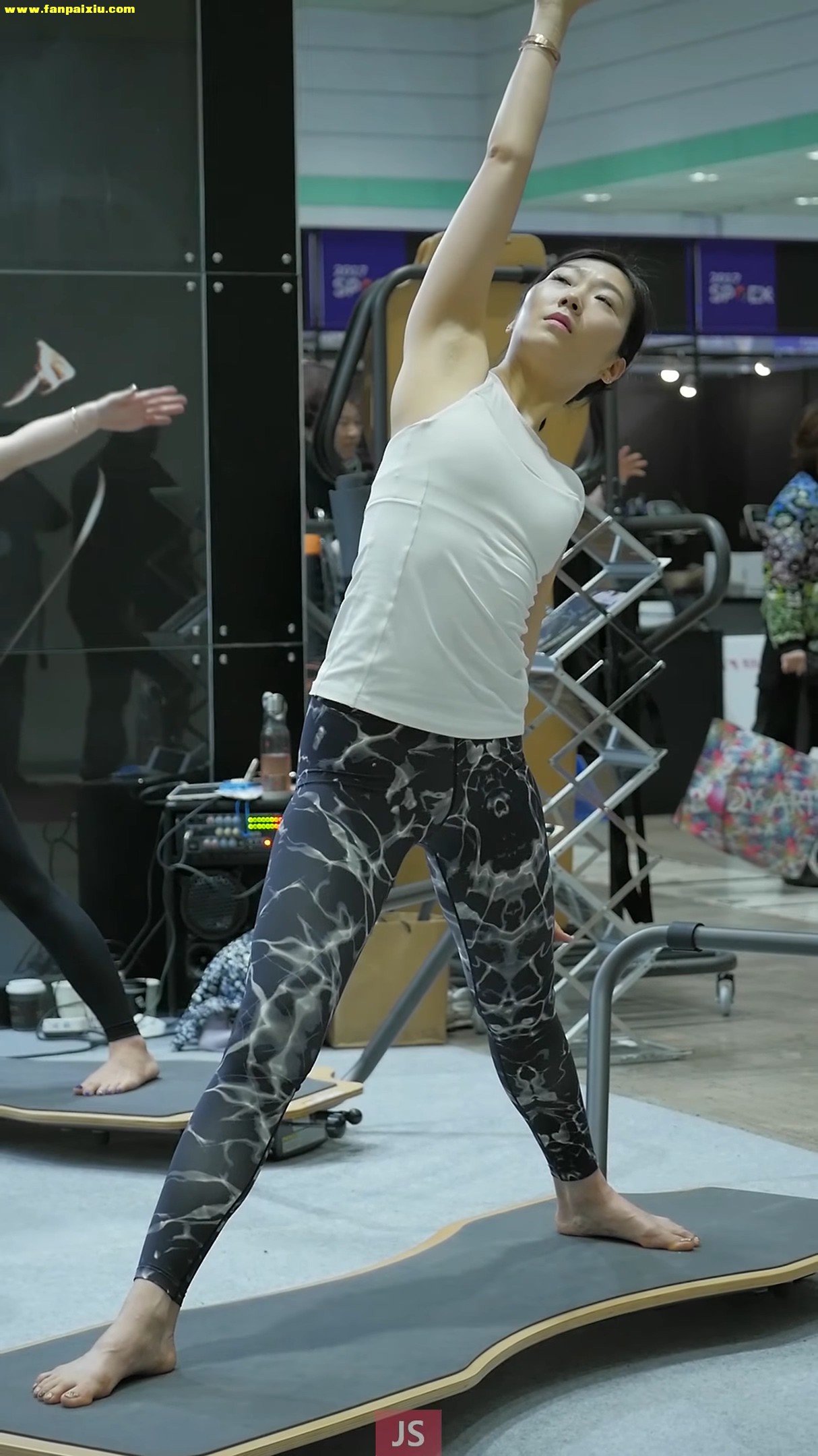 ģأɣ-FANCAM<strong><font color='red'>[5P]</font></strong>[.168][170226][2017 SPOEXƷչ][Yoga Performance]Ůŷ(4)