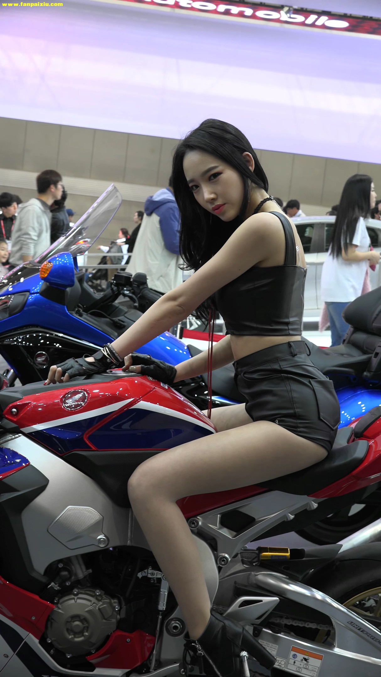 ģأɣ-FANCAM<strong><font color='red'>[4P]</font></strong>[.482][170402][KINTEX-2017 Seoul Motor Show][4K][ԭ]Ůŷ(2)