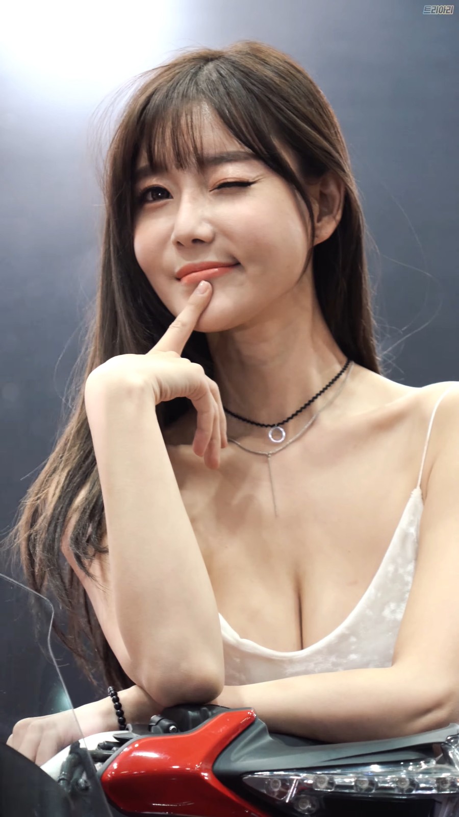 ģأɣ-FANCAM<strong><font color='red'>[10P]</font></strong>[.2652][181224][POSEŮ ޷ֵȻ][4K]Ůŷ(1)