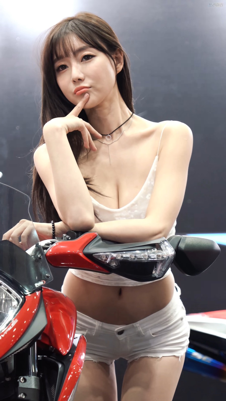 ģأɣ-FANCAM<strong><font color='red'>[10P]</font></strong>[.2652][181224][POSEŮ ޷ֵȻ][4K]Ůŷ(5)