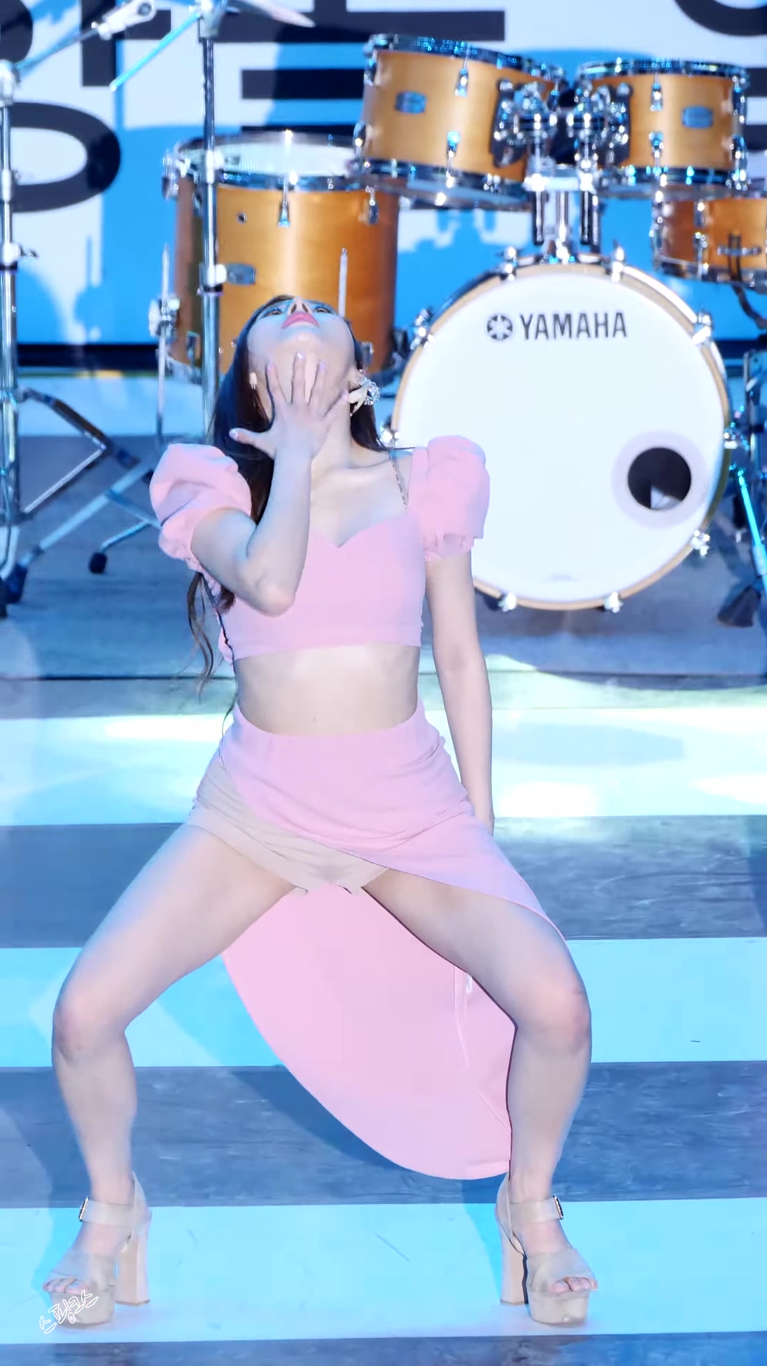 Ůţɣ-FANCAM<strong><font color='red'>[4P]</font></strong>[.3649-51][190512][CAMiLA][CHOiM][4K][Take Me Home]Ůŷ(3)