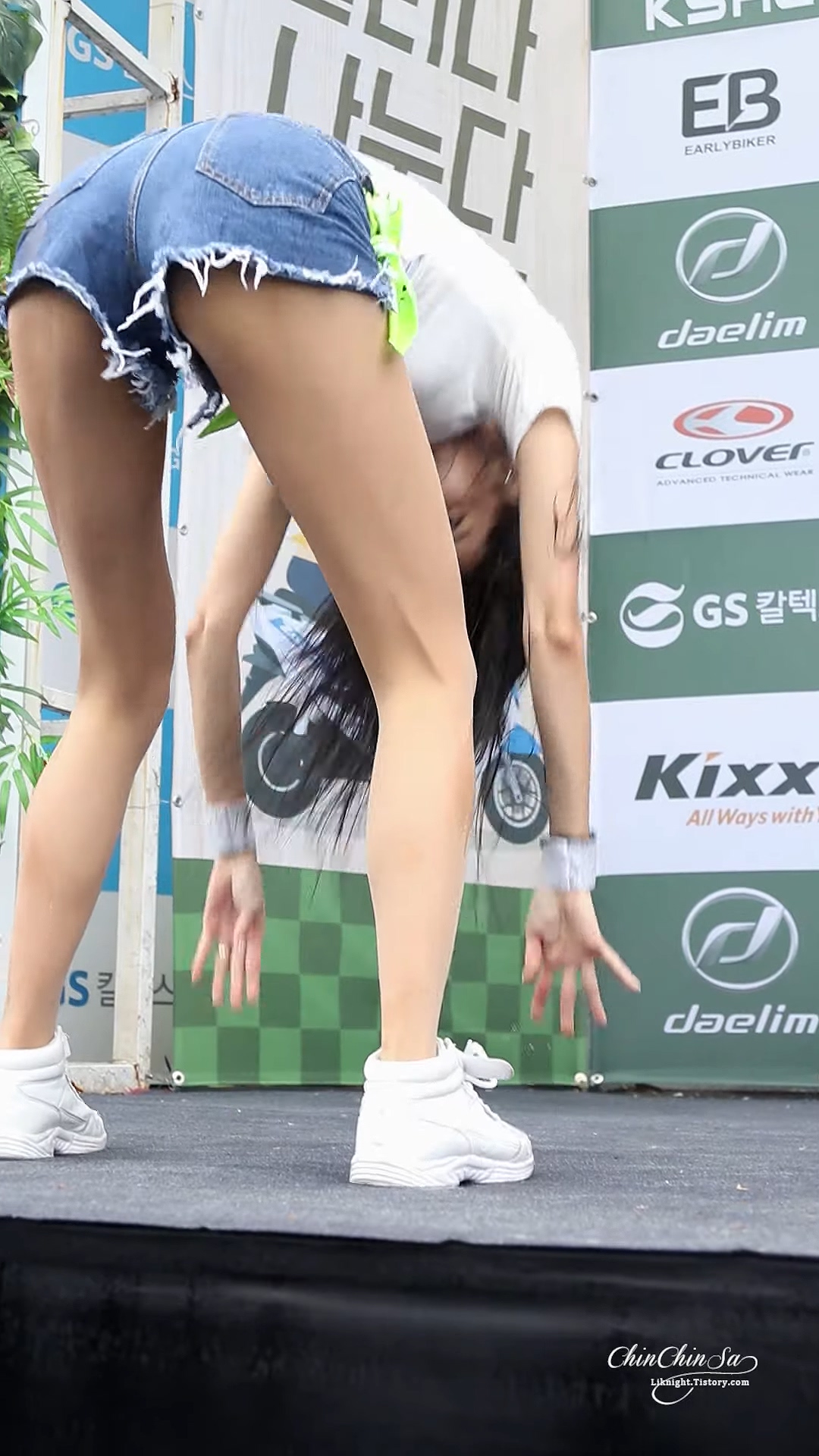 女团（旧）-饭拍秀FANCAM<strong><font color='red'>[7P]</font></strong>[饭拍秀.4060][190530][斗山熊啦啦队-极致性感九头蛇身Mikii][1080P]韩国女团饭拍(3)