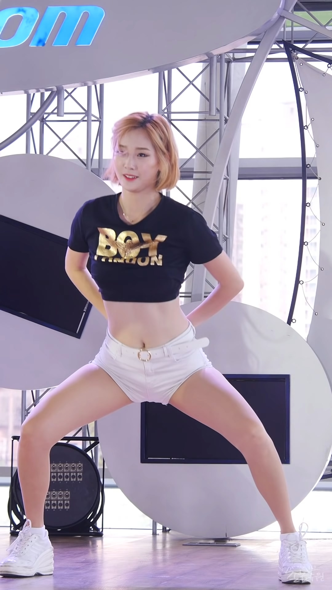 Ůţɣ-FANCAM<strong><font color='red'>[9P]</font></strong>[.4915][190715][][1080P][Uptown Funk]Ůŷ(2)