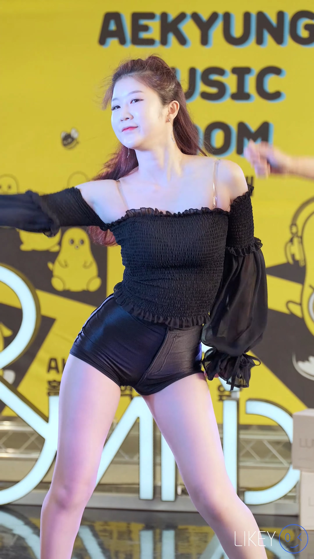 Ůţɣ-FANCAM<strong><font color='red'>[5P]</font></strong>[.4927][LIKEY][190716][XOX][4K][SHAKE IT]Ůŷ(4)