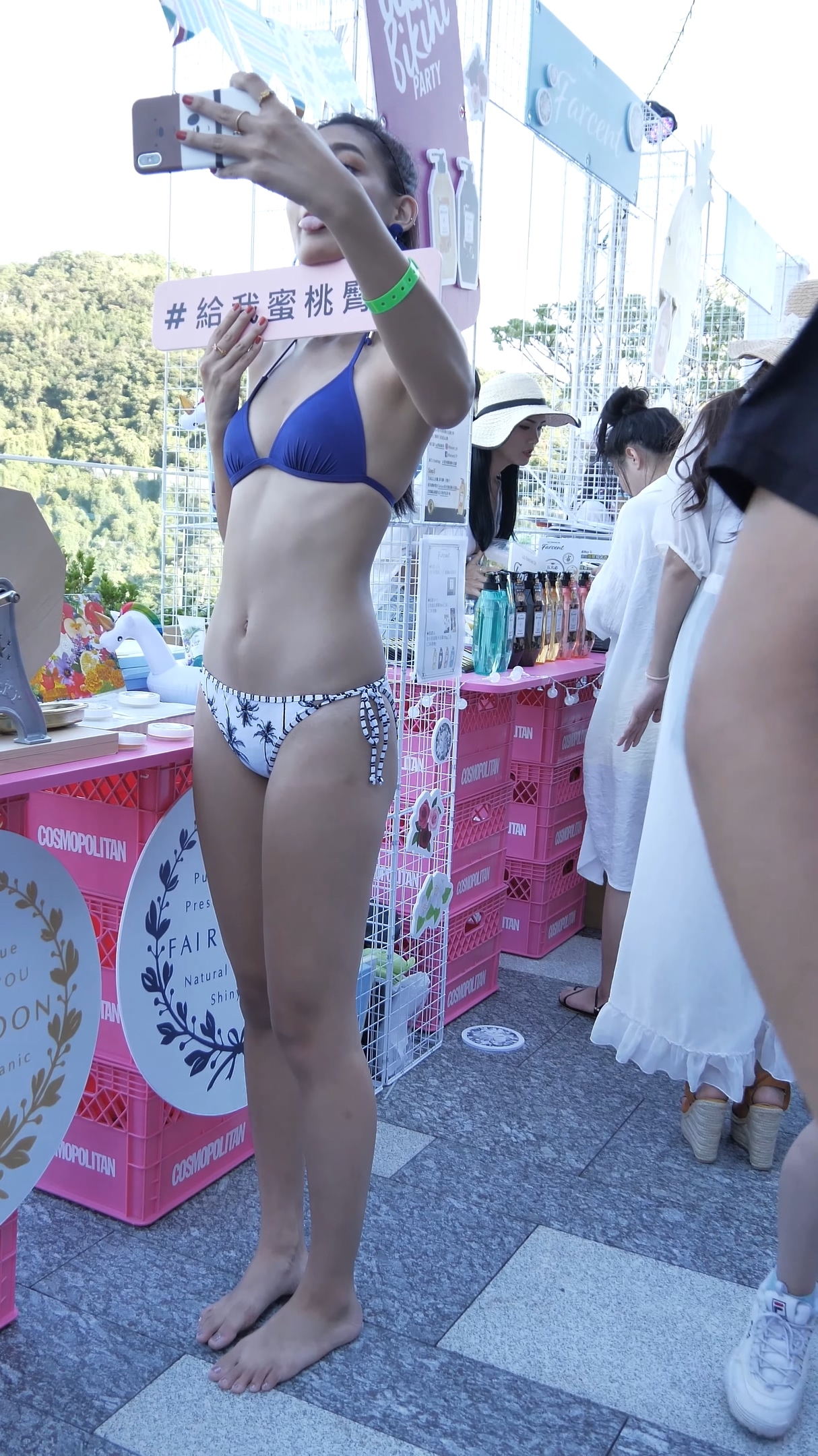 Ӱʦ-FANCAM<strong><font color='red'>[5P]</font></strong>[Ʒ][.5536][190826][ԭ4K][voda bikini party]Ůŷ(5)
