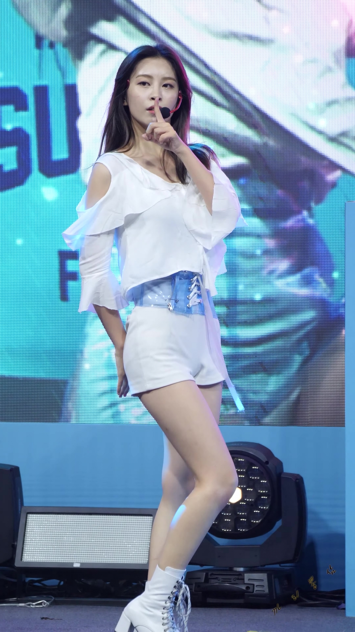 Ůţɣ-FANCAM<strong><font color='red'>[5P]</font></strong>[.6322.27][191015][4K][NeonPunch][BAEKAH][Intro Tic Toc]6ϼŮŷ(4)