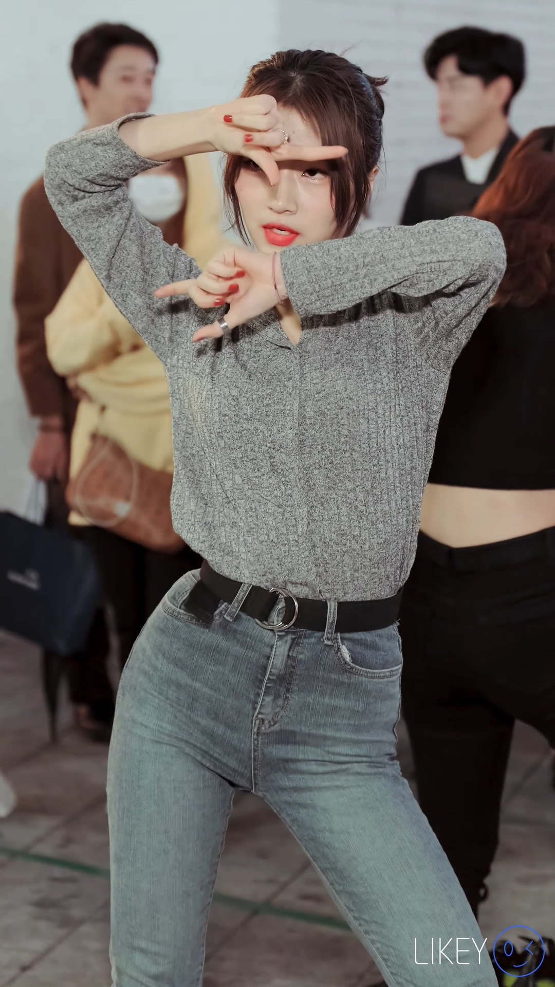 Ůţɣ-FANCAM<strong><font color='red'>[8P]</font></strong>[.6498.505][LIKEYƷ][191026][4K][Clock Sally][Swalla]7Ůŷ(8)