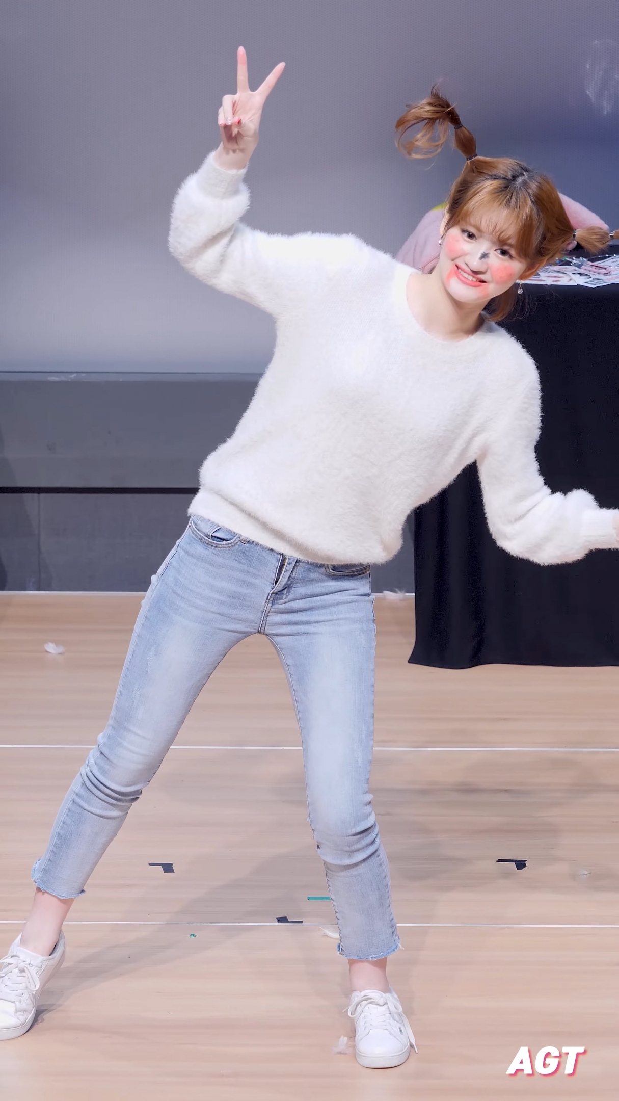 Ůţɣ-FANCAM<strong><font color='red'>[4P]</font></strong>[.6629][AGTƷ][191029][4K][SATRUDAY]Ůŷ(2)
