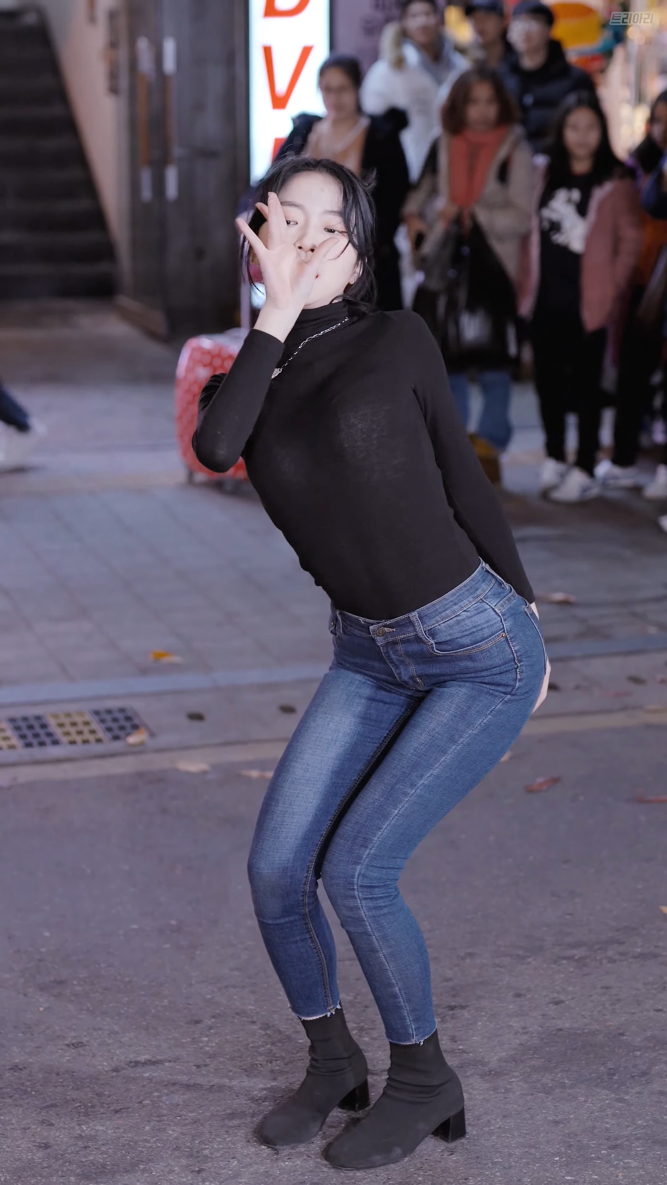 Ůţɣ-FANCAM<strong><font color='red'>[4P]</font></strong>[.7121][191206][CLOCK][4K][Sally][Lip & Hip]Ůŷ(2)