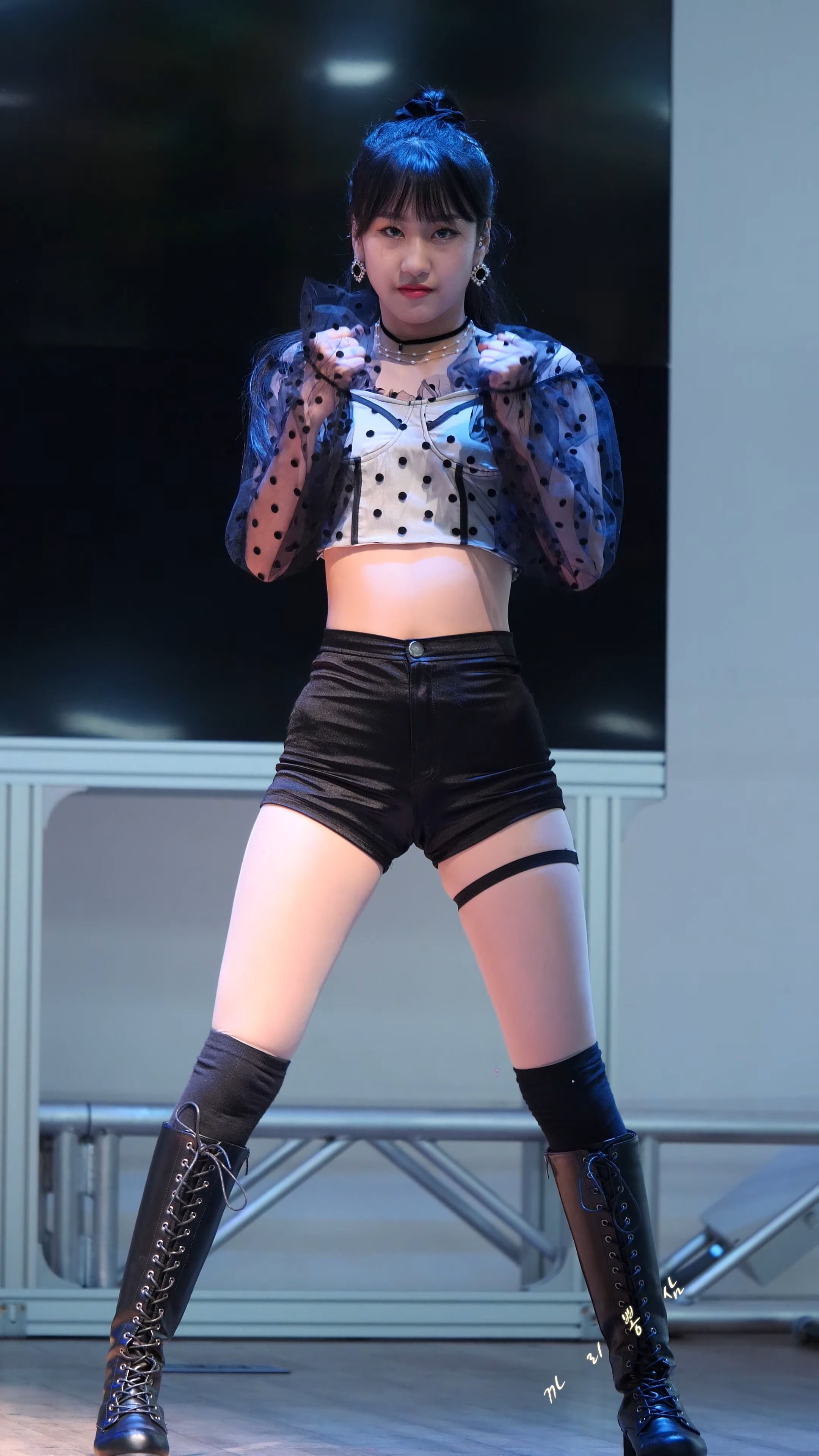 Ůţɣ-FANCAM<strong><font color='red'>[3P]</font></strong>[.7194][191206][XOX][LALALAY][4K]Ůŷ(1)
