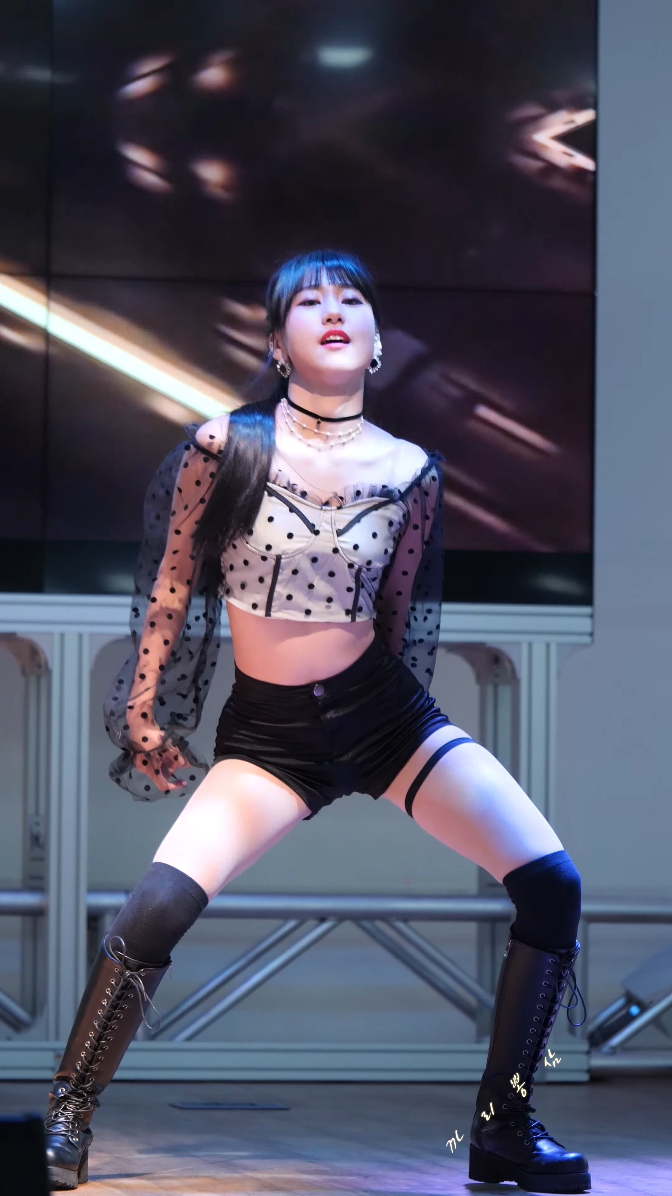 Ůţɣ-FANCAM<strong><font color='red'>[3P]</font></strong>[.7194][191206][XOX][LALALAY][4K]Ůŷ(2)