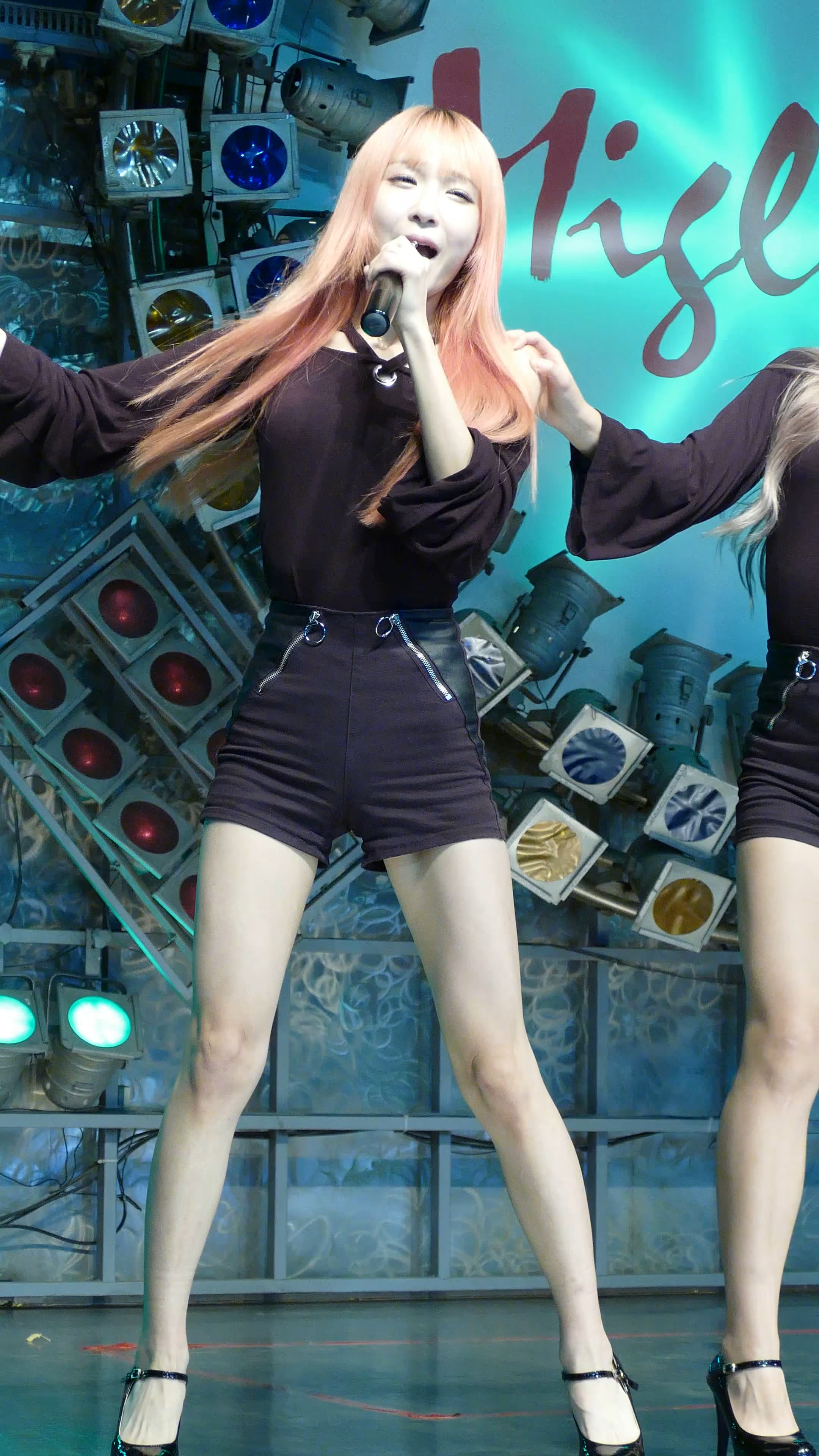 Ůţɣ-FANCAM<strong><font color='red'>[4P]</font></strong>.8220-23.171102.4K.MilyŮŷ(7)