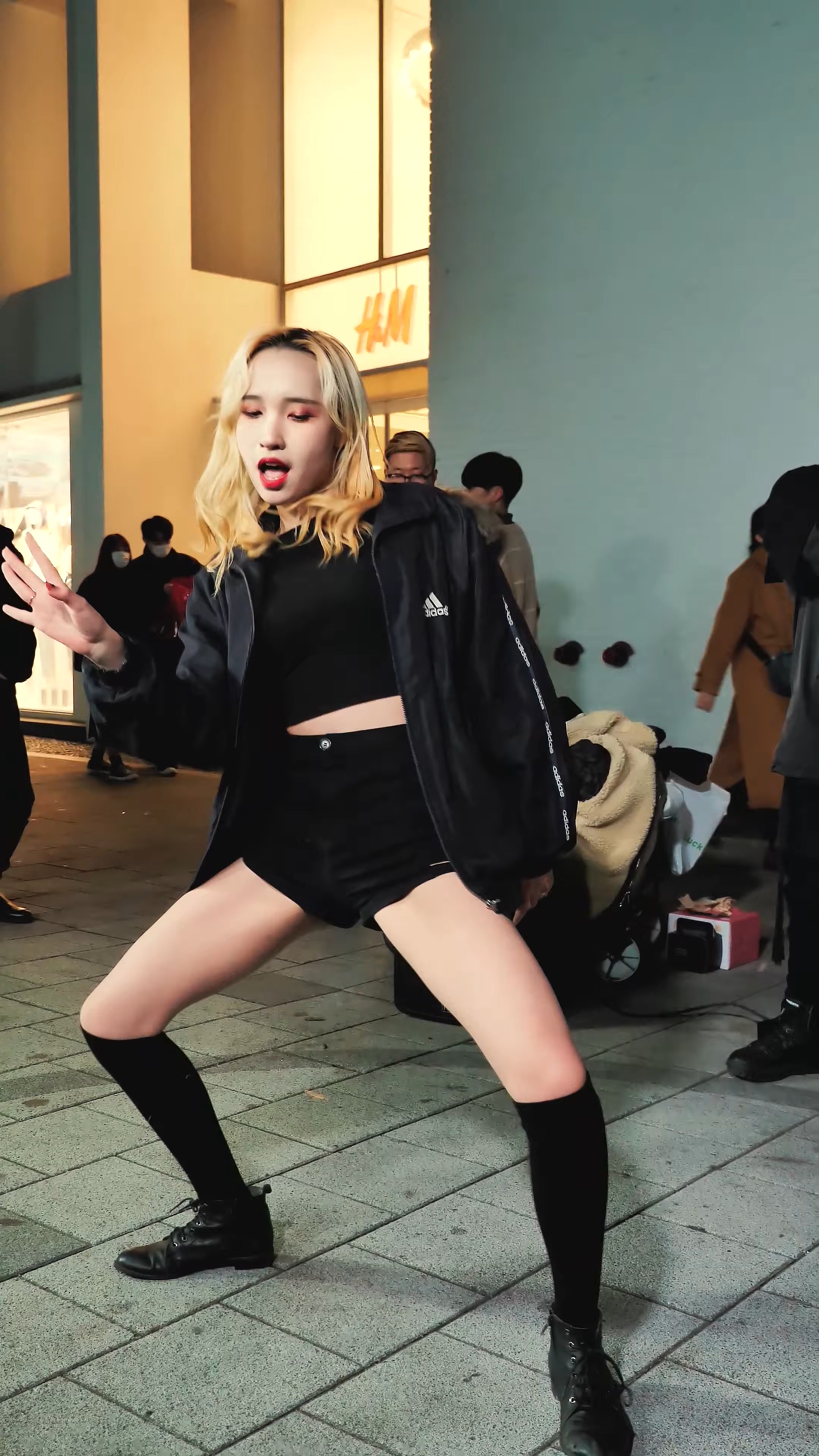 Ůţɣ-FANCAM<strong><font color='red'>[16P]</font></strong>8867-90.4K.200408.Armand&#54644;&#51221;(HaeJeong).DanceCover.LionŮŷ(2)