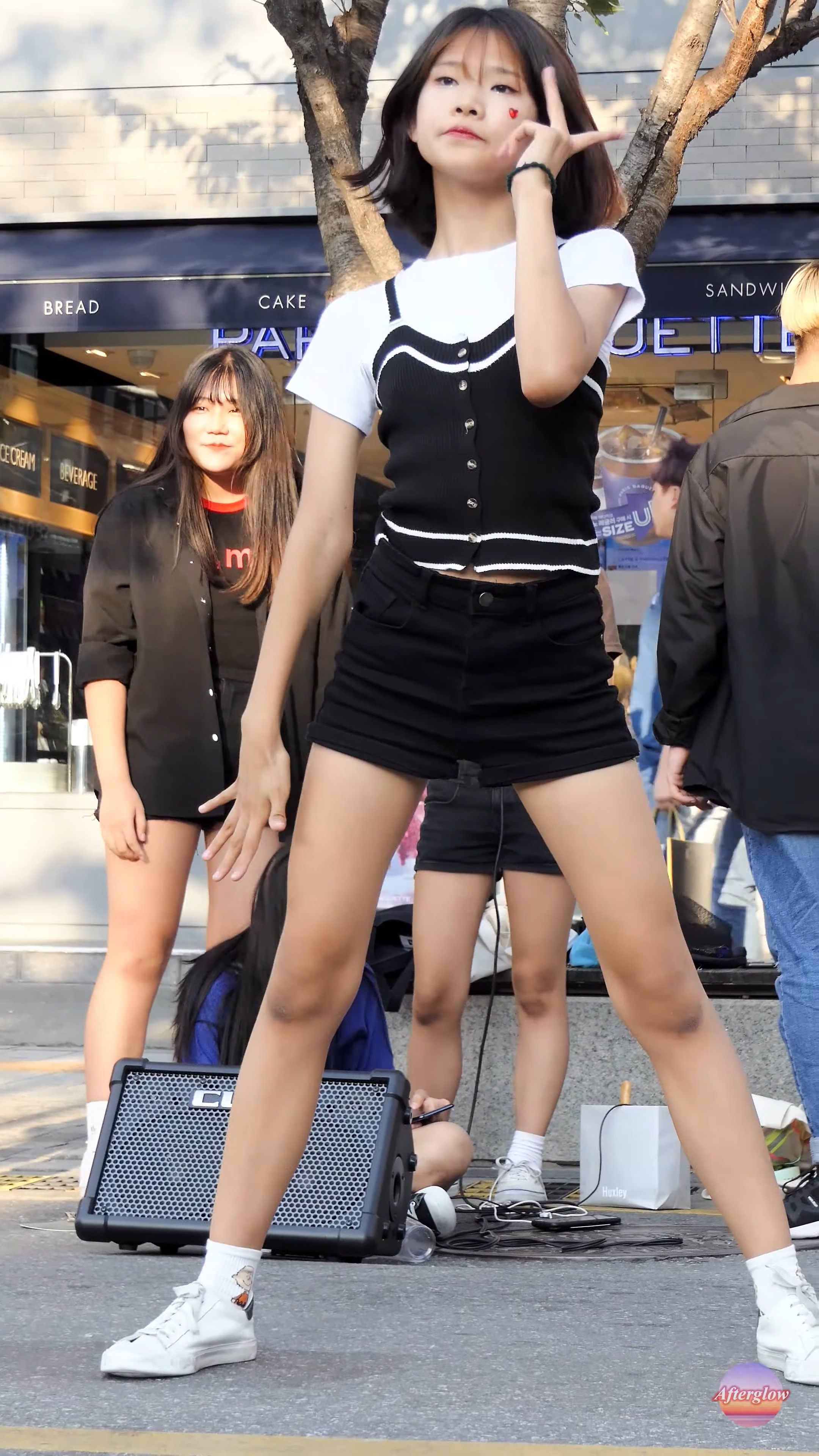 Ůţɣ-FANCAM<strong><font color='red'>[13P]</font></strong>9057-79.190818.4K.Lady B.Yewon.Seoyeon.Boy With LuvŮŷ(8)