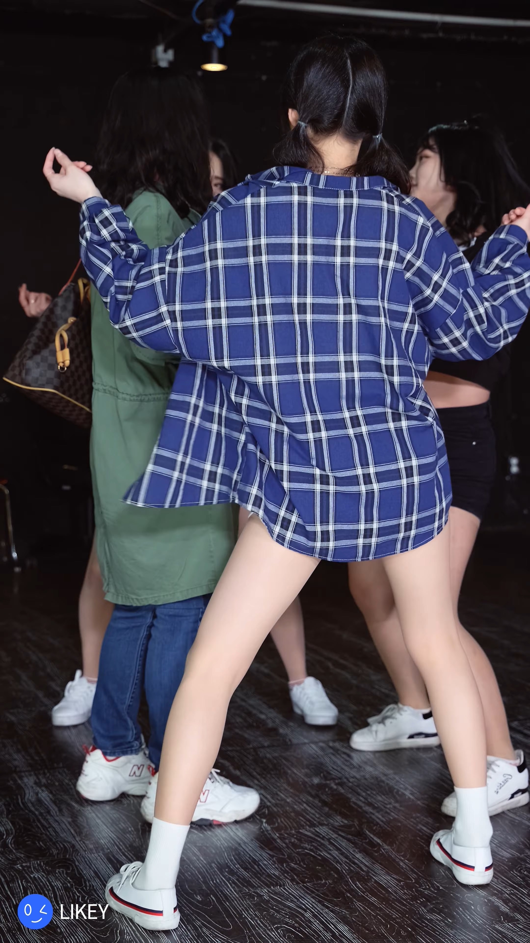 Ůţɣ-FANCAM<strong><font color='red'>[5P]</font></strong>9208-10.200423.4K.Armand-Lated.FLOWER SHOWER.hyunaŮŷ(5)