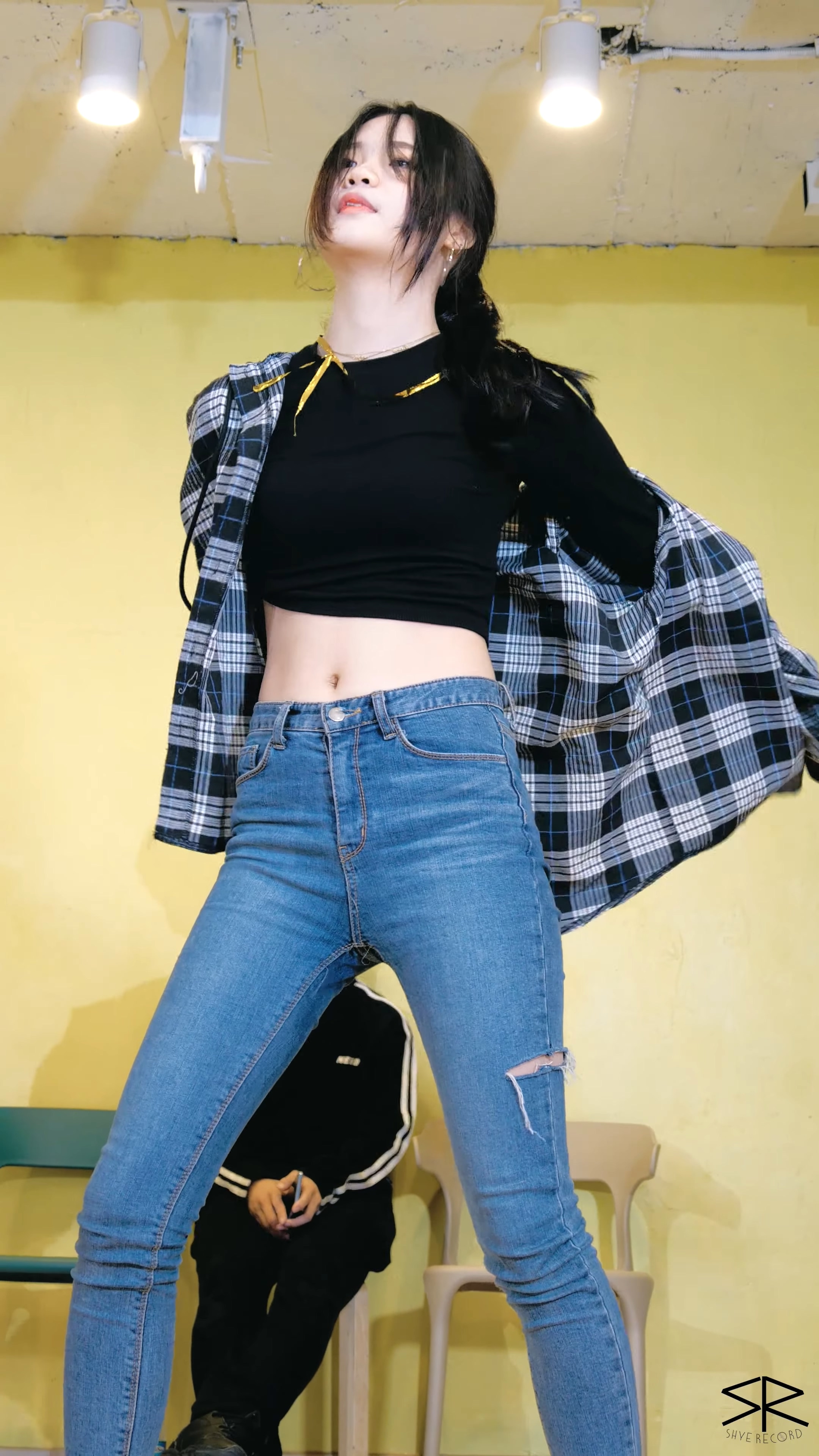 Ůţɣ-FANCAM<strong><font color='red'>[7P]</font></strong>9511-12.200505.4K.Armand Lated.Yunhee.Flower ShawerŮŷ(2)
