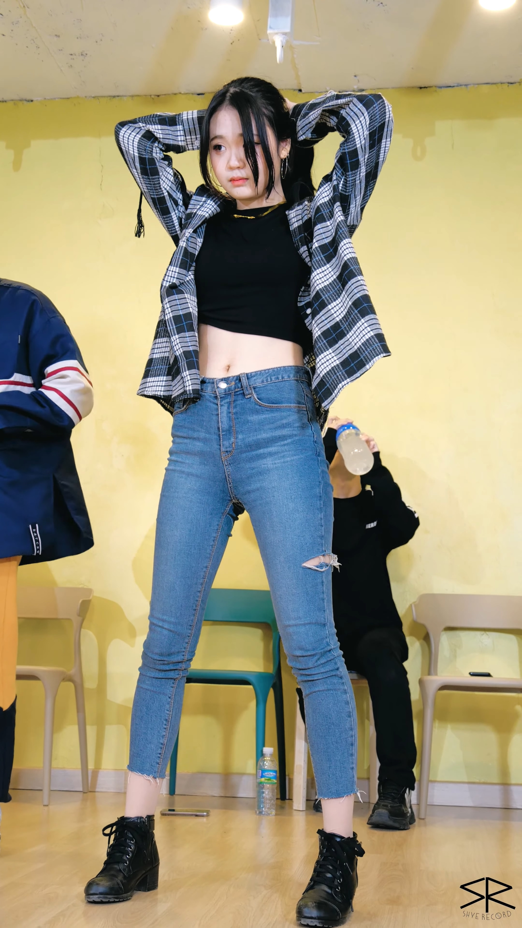 Ůţɣ-FANCAM<strong><font color='red'>[7P]</font></strong>9511-12.200505.4K.Armand Lated.Yunhee.Flower ShawerŮŷ(5)