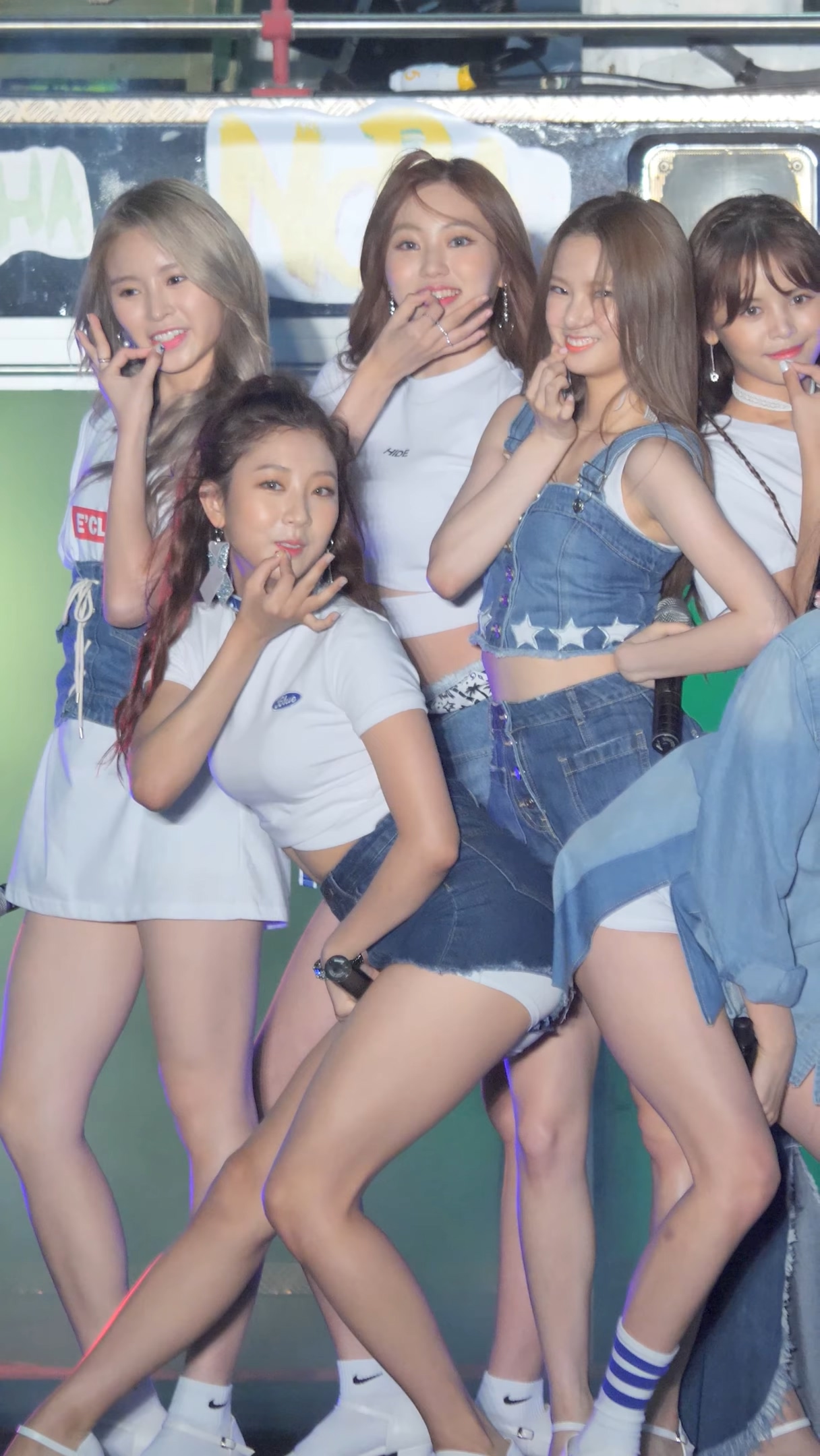 Ůţɣ-FANCAM<strong><font color='red'>[28P]</font></strong>9596-9619.190601.4K.CLC.Summer Kiss City Block SKULL HAHA NORAŮŷ(27)