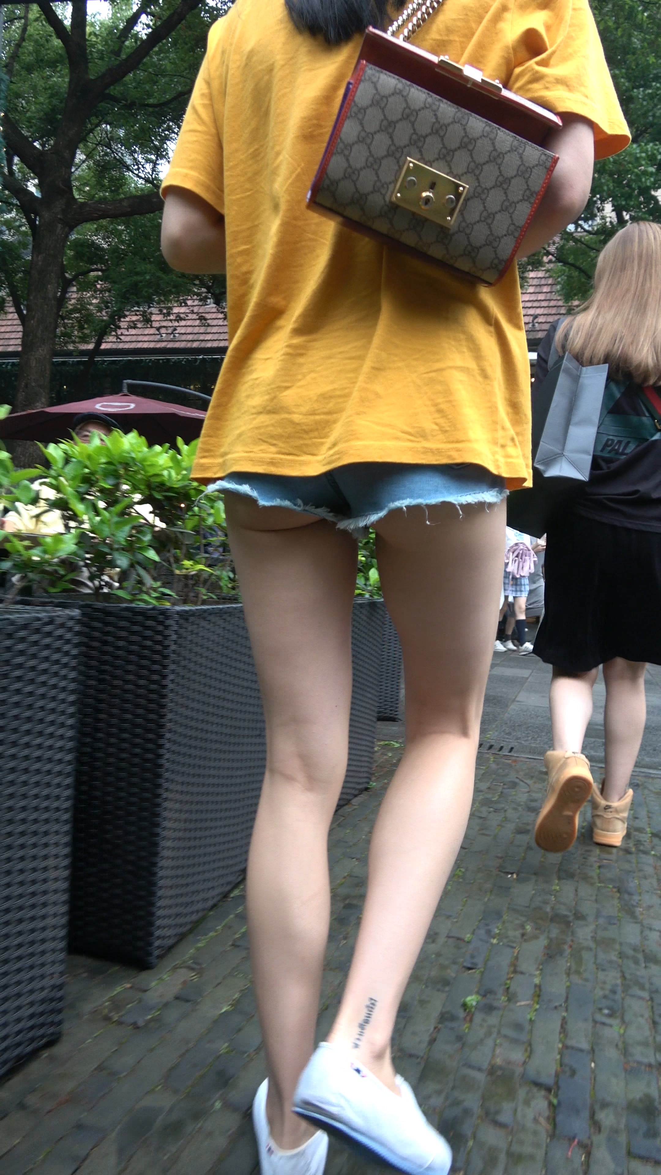 D区-待整合-饭拍秀FANCAM<strong><font color='red'>[2P]</font></strong>46.和堂姐一起到周庄.4K.1.14G韩国女团饭拍(1)