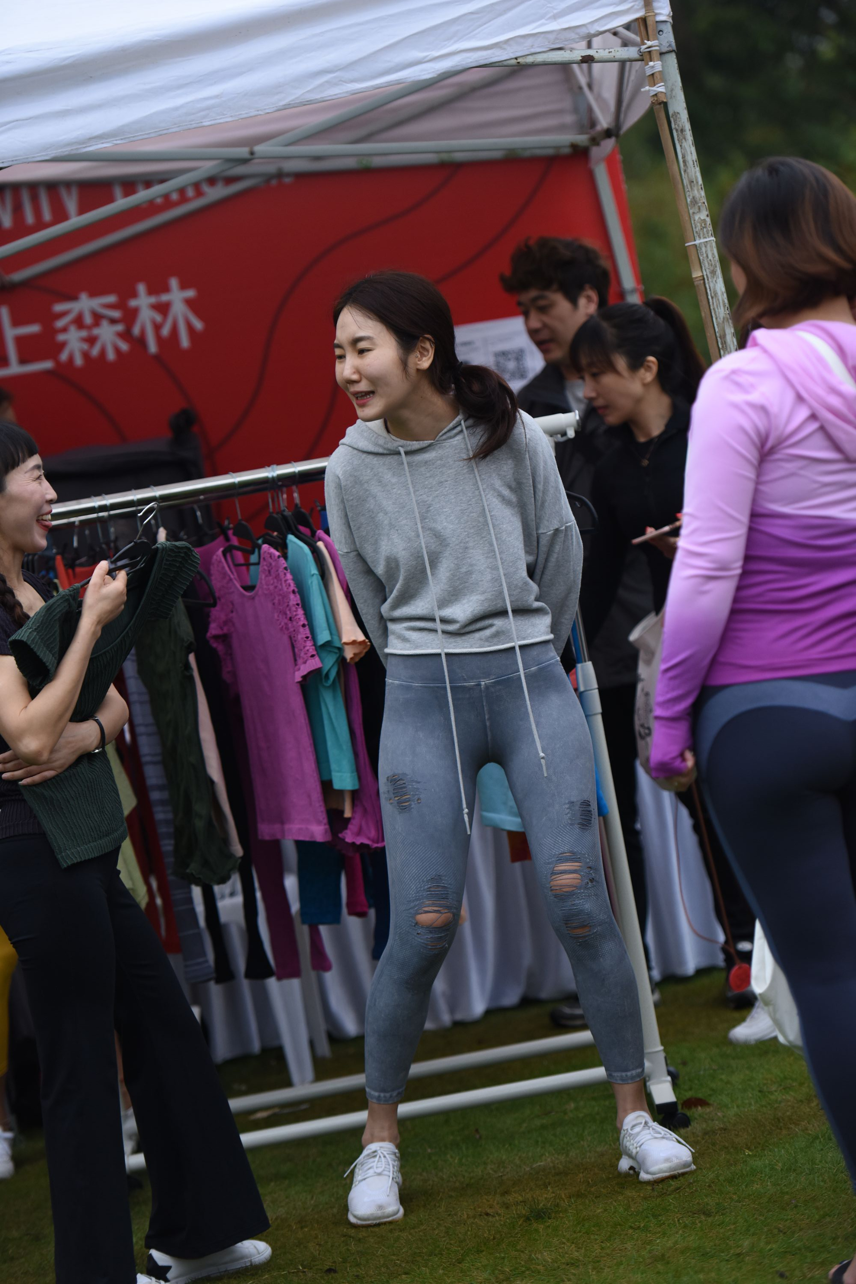 ר˽ģ-FANCAM<strong><font color='red'>[6P]</font></strong>P227.٤ʢ纫Ůŷ(4)