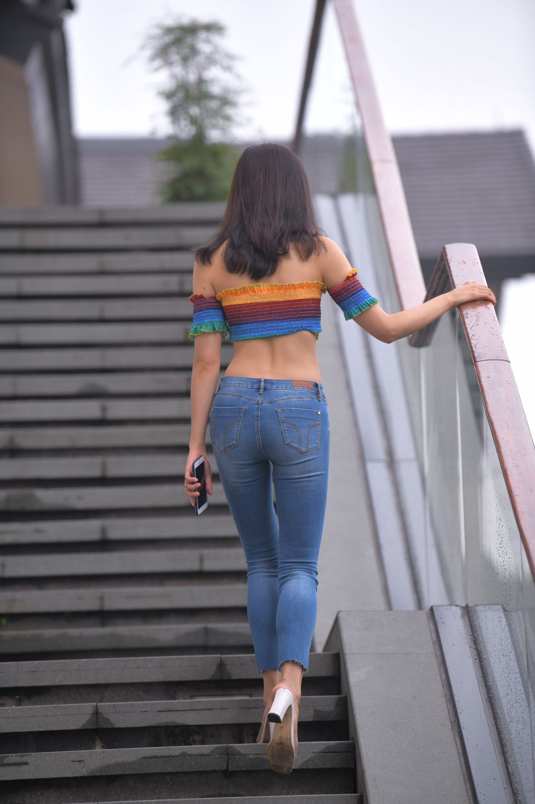 模拍专区（大咖摄影）-饭拍秀FANCAM<strong><font color='red'>[11P]</font></strong>87.雨中热裤（一）.10.6G韩国女团饭拍(12)