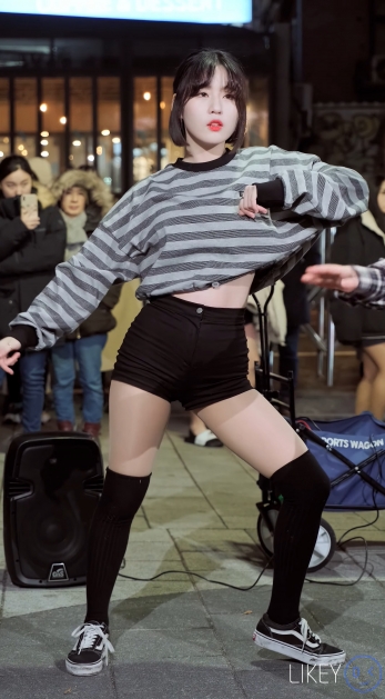 <strong><font color='red'>[2P]</font></strong>[.7714.15][LIKEY][4K][2020.1.20][Clock Jieun][ICY]