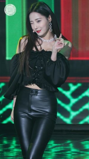 <strong><font color='red'>[6P]</font></strong>[NO.2830][190302][MOMOLAND][Yeonwoo][BBoom Bboom][4K]