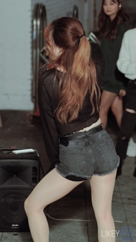 <strong><font color='red'>[4P]</font></strong>[.6514.18][LIKEYƷ][191025][4K][Clock Jieun]