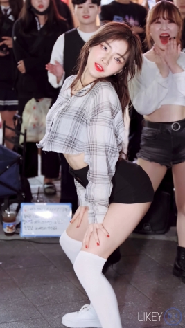 <strong><font color='red'>[3P]</font></strong>[[.6406][LIKEYƷ][191018][4K][Clock Jieun & Sally][GENTLEMAN]