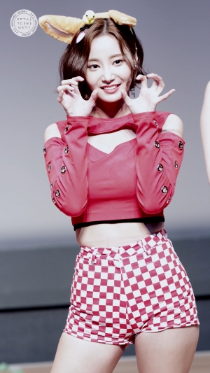 <strong><font color='red'>[4P]</font></strong>[NO.3112][ 190324][MOMOLAND][Yeonwoo][Im so hot][4K]5ϼ