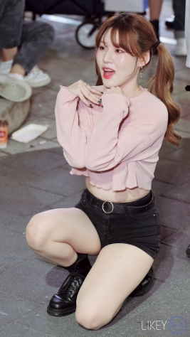 <strong><font color='red'>[4P]</font></strong>[.6244.45][LIKEYƷ][191011][4K][Clock Jieun][Snapping]