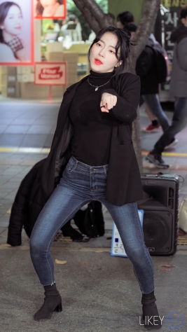 <strong><font color='red'>[2P]</font></strong>[.7130][LIKEYƷ][191206][CLOCK][4K][Sally][OOH-AHH]